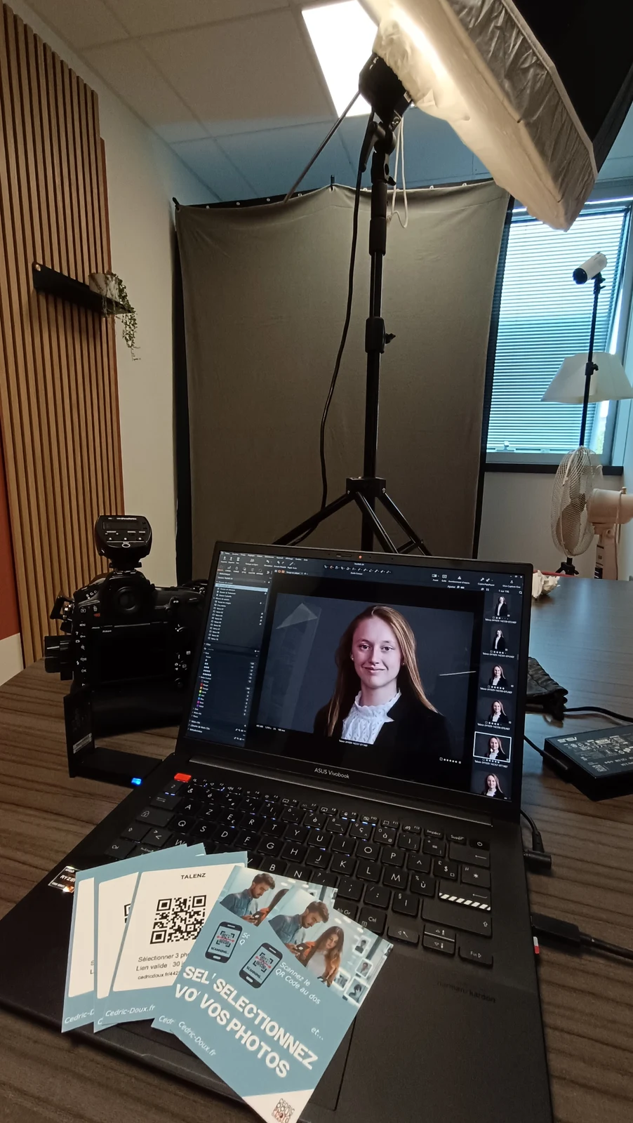 Photographe réalisant des portraits corporate lors d'un séminaire